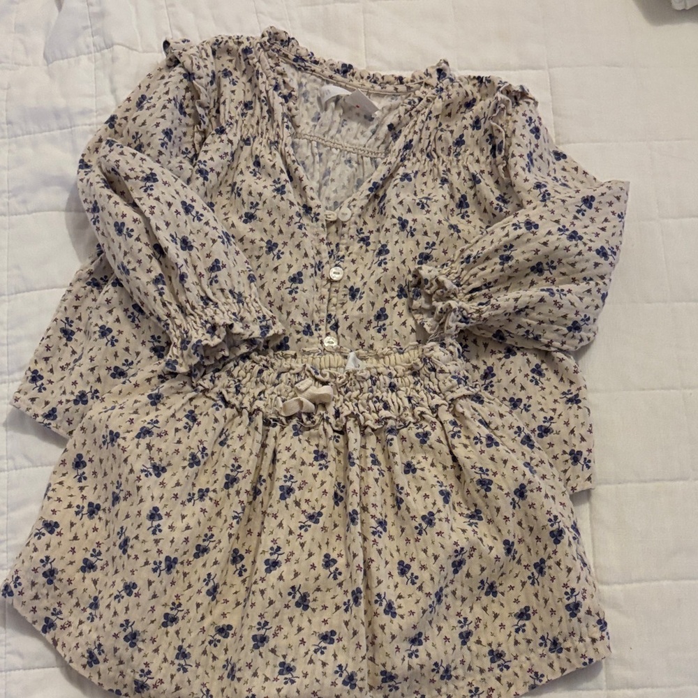 Floral suit - Cream and Blue